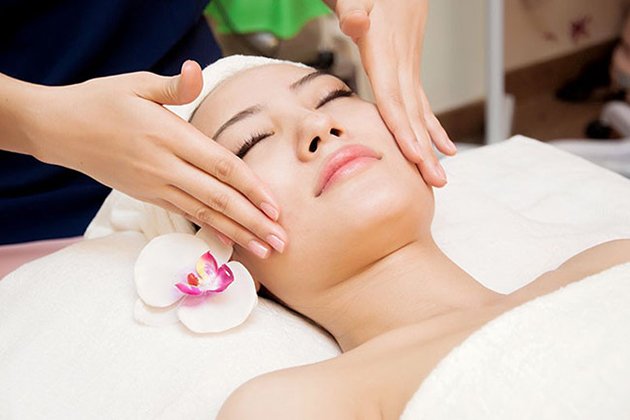 Chia sẻ kinh nghiệm massage thư giãn mặt tại spa cho phái đẹp
